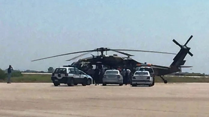 Turecký vojenský vrtulník v sobotu přistál na řeckém letišti