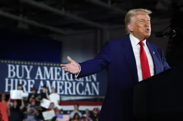 Trump ohlásil jednání s Íránem, zmínil i „přestěhování“ Palestinců