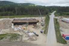 Stavba dálniční křižovatky ztíží na jihu Čech cestu do Rakouska na skoro půl roku