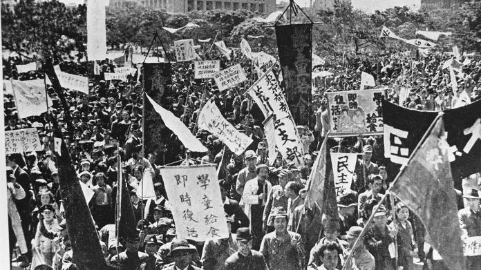 Protest proti vážnému nedostatku potravin po druhé světové válce v Tokiu (snímek z 19. května 1946)
