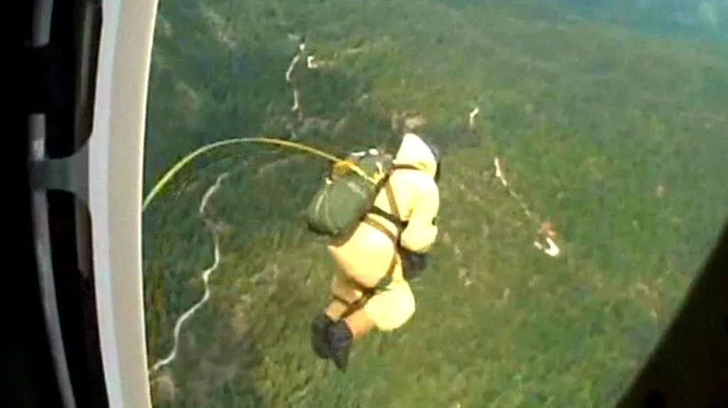 Smoke jumper