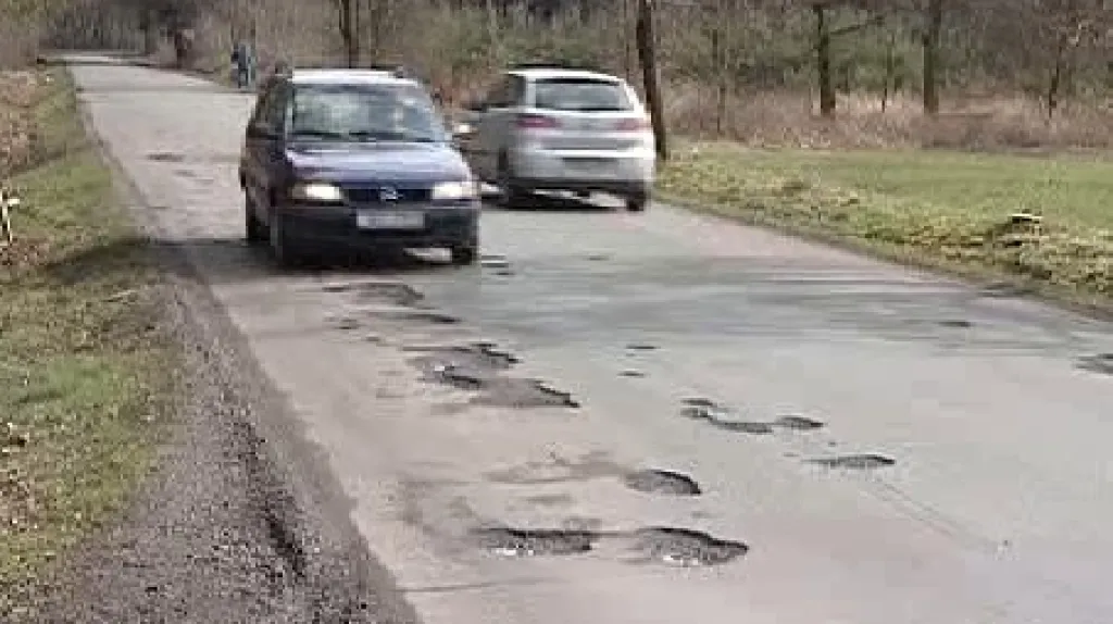 Děravá silnice