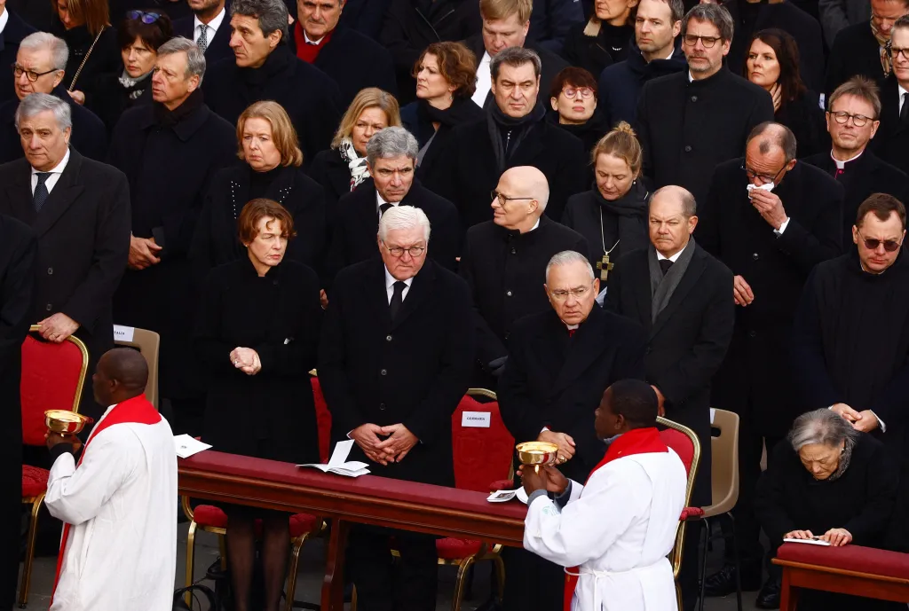 Pohřeb emeritního papeže Benedikta XVI. ve Vatikánu