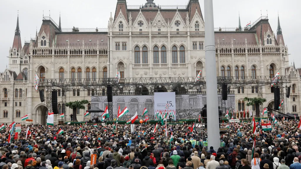 V Budapešti naslouchali projevu Orbána jeho příznivci
