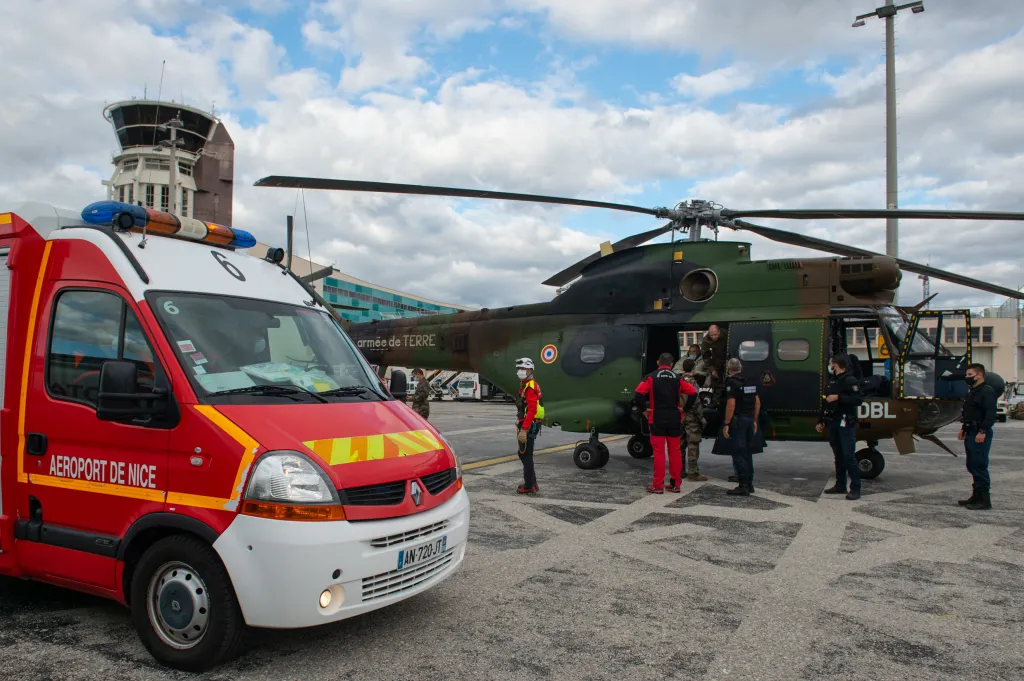 Rozsáhlé záplavy na jihovýchodě Francie a severozápadě Itálie si od pátku vyžádaly nejméně 12 obětí. Pátrání po dalších osobách pokračuje