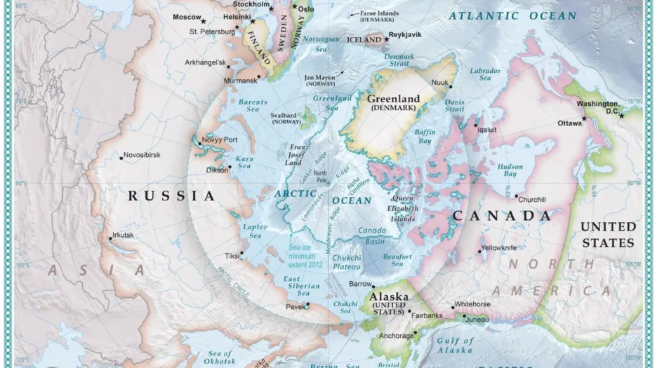 Severní ledový oceán s přiléhajícími státy. Zleva po směru hodinových ručiček Rusko, Norsko, Island, dánské Grónsko, Kanada, USA (Aljaška)