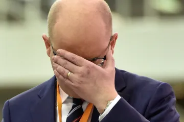 Sobotkův pád: Prohrané volby, nevysvětlené výměny ministrů, souboj s Babišem i Zemanem