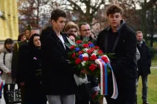 Gymnázium v Litovli si připomnělo úmrtí svého absolventa Jana Opletala zastřeleného nacisty