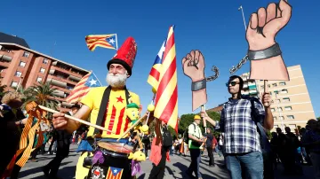 Lidé žádali propuštění katalánských politiků