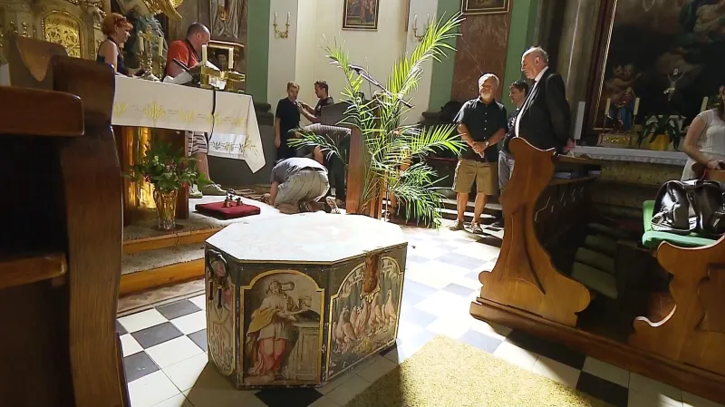 Malovaná truhla s ostatky olomouckých Přemyslovců