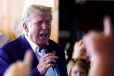 Američany dříve znechutila i jízda v opilosti, z desítek Trumpových obvinění ale otupěli, píše NYT