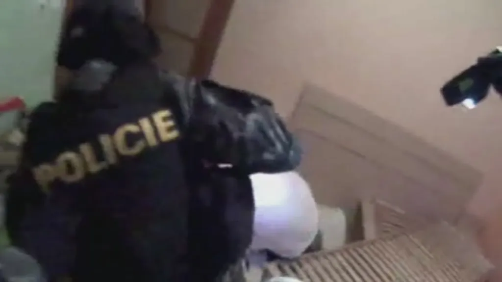 Zásah policie ve Velké Bíteši (záběry Policie ČR)
