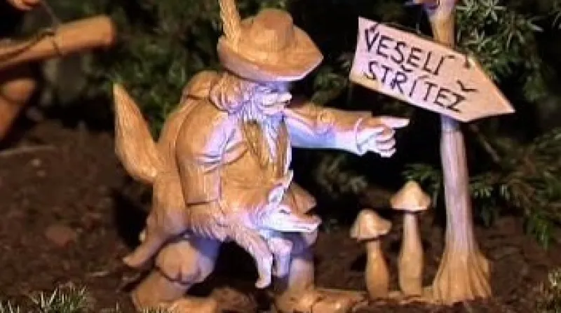 Už třináctým rokem loštický řezbář Jaroslav Beneš otvírá pro zájemce vlastnoručně vyřezaný dřevěný betlém.