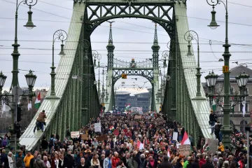 Platy maďarských učitelů jsou nízké. V Budapešti demonstrovalo 80 tisíc lidí, tvrdí pořadatelé