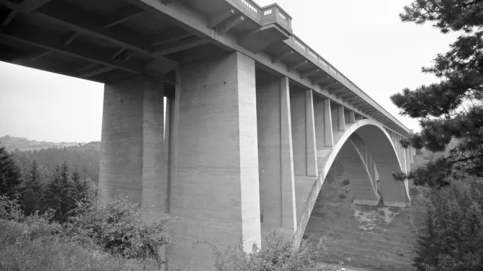 Most přes Šmejkalku v původní podobě v 50. letech
