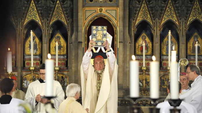 Mše k 450. výročí obnovení pražského arcibiskupství