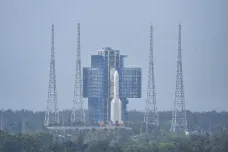 Čína vypustila sondu Čchang-e 6. Má získat vzorky z odvrácené strany Měsíce
