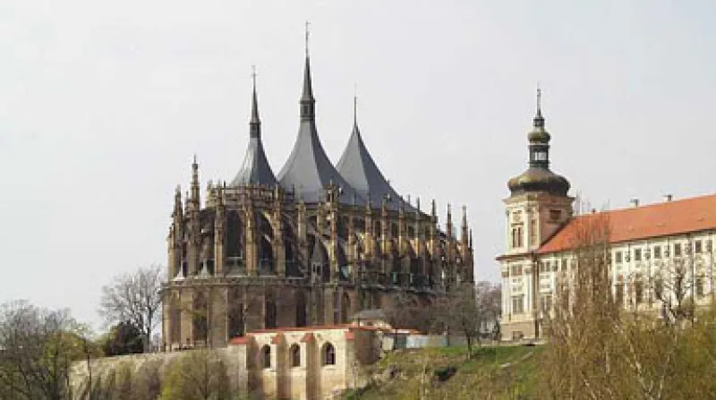 Chrám sv. Barbory s přilehlou jezuitskou kolejí.