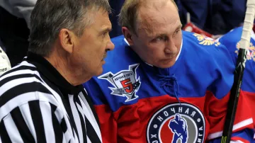 Utkání rozhodoval osobně šéf Mezinárodní hokejové federace Rene Fasel