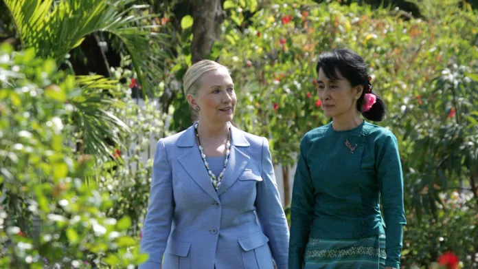 Hillary Clintonová a Su Ťij