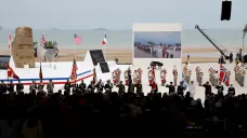 Ceremonie na pláži Omaha v Normandii k připomínce 80 let od vylodění