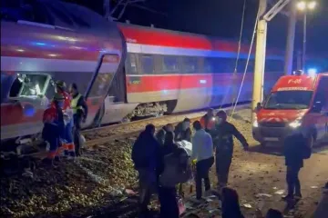 Nejméně pět obětí má nehoda dvou vysokorychlostních vlaků ve Španělsku