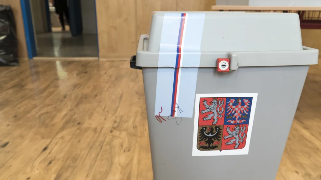 V Česku začínají krajské a senátní volby