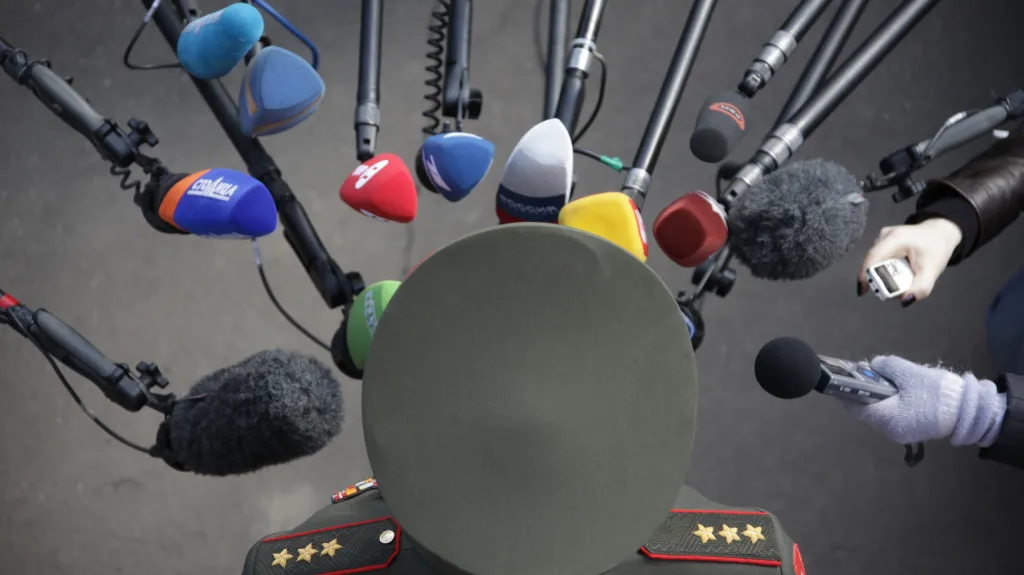 Valerij Gerasimov během rozhovoru s médii