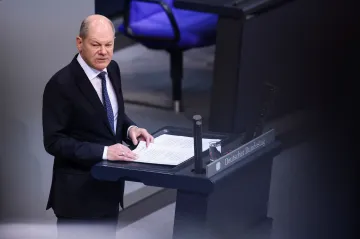 Německá vláda má rekordně nízkou důvěru, důvodem jsou koaliční neshody i úspory
