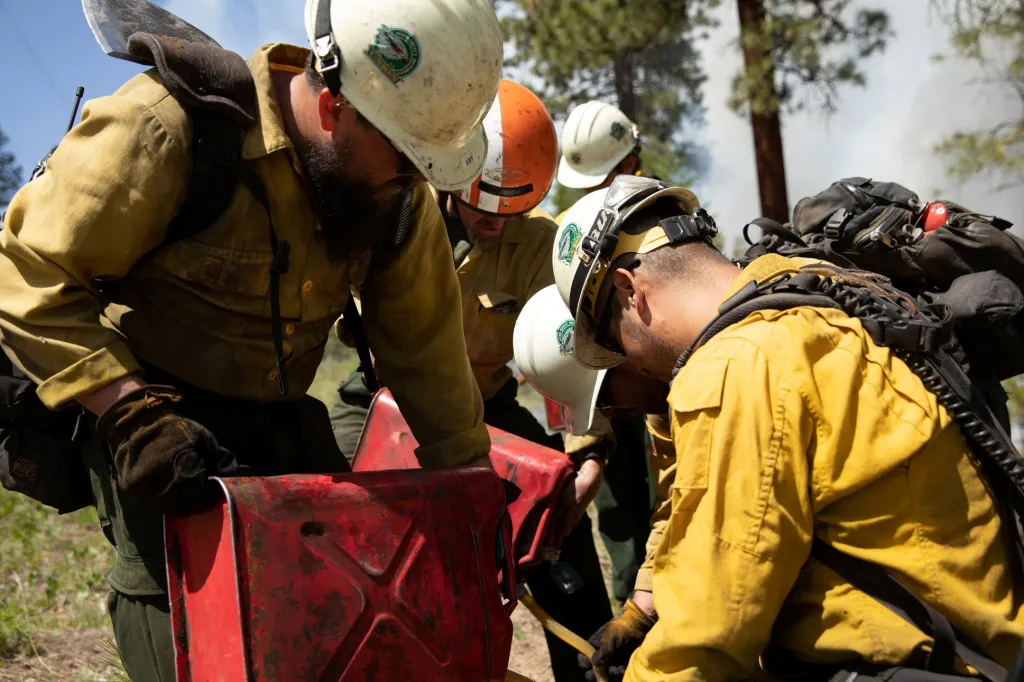 Profesionální hasiči zakládali umělé požáry v Oregonu