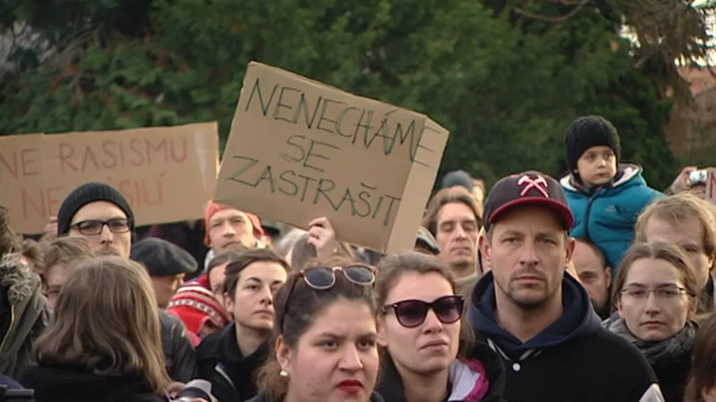 Lidé se sešli na podporu centra Klinika