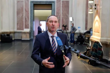 Bavorský vicepremiér ustál grilování kvůli antisemitskému letáku. Dostal ale dodatečné otázky