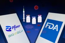 Americké úřady plně schválily vakcínu Pfizer/BioNTech. Změní to vývoj pandemie, shodují se experti