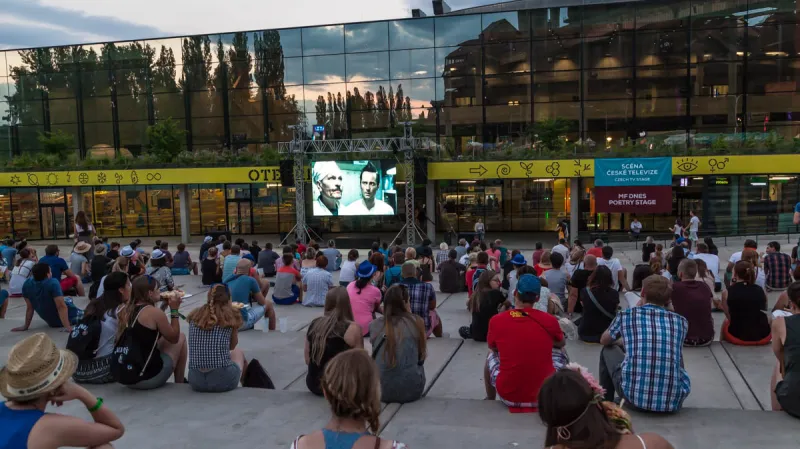 Prostor před Scénou ČT