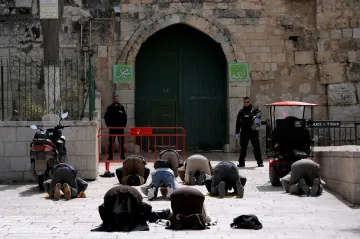 Španělsko má více obětí koronaviru než Čína, Izraelci mohou na procházku jen sto metrů od domu