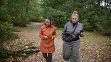 Markéta Oddfish Nešlehová (vpravo) v dokumentu Nejseš moje máma