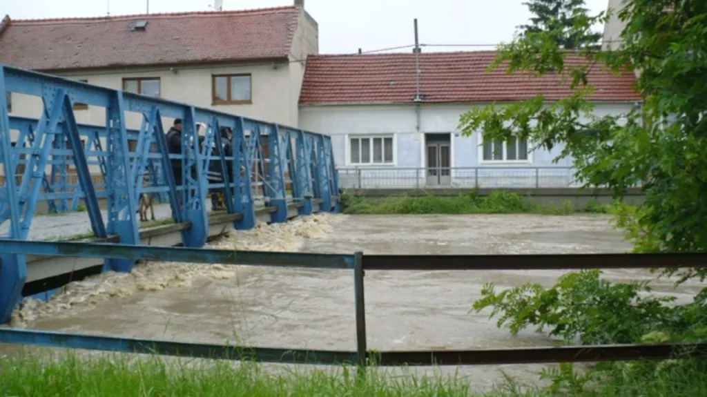 Rozvodněná řeka Olšava