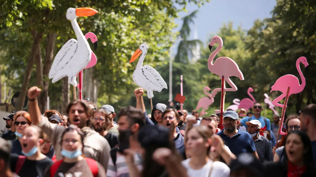 Pokračují protesty proti albánské vládě a plánovanému hotelovému komplexu spojenému s rodinou Trumpových