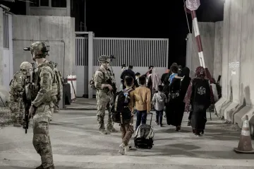 Čtvrteční útok v Kábulu zabil zřejmě až 170 civilistů. Podle USA se odpálil jeden člověk