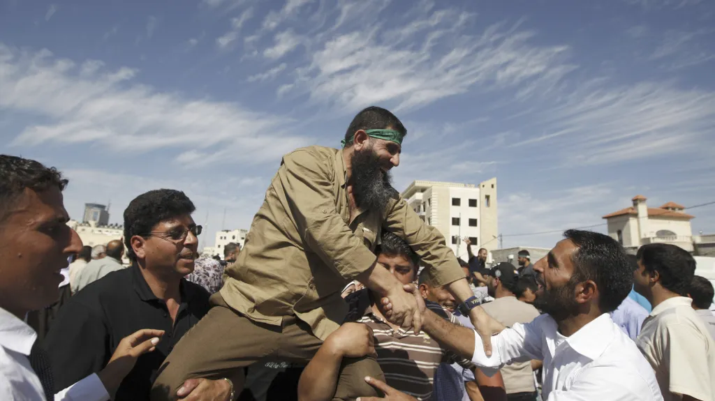 Palestinci v Ramalláhu vítají propuštěného vězně