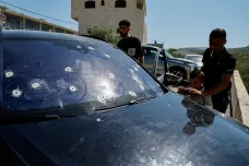 Izraelci zastřelili dva Palestince. Jeden chtěl útočit v autě, druhý se účastnil nepokojů, tvrdí