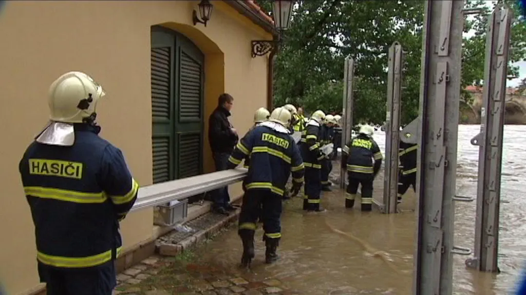Záchranářské práce při povodních