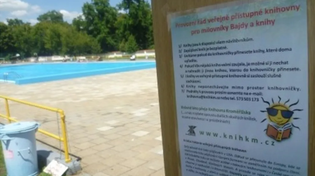 Knihovna na kroměřížském koupališti Bajda