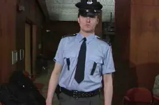 30 let zpět: Nové policejní uniformy