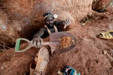 Nelegální těžba zlata slibuje v Ghaně bohatství i podlomené zdraví