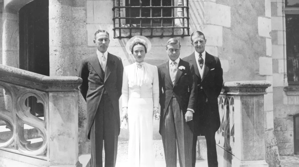 Edward se s Wallis oženil v červenci 1937 ve Francii