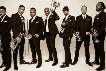 Jedním slovem hypnotické. Hypnotic Brass Ensemble poprvé hráli v Česku