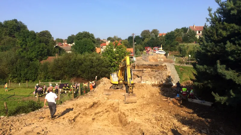 Zřícený silniční most u Vilémova na Havlíčkobrodsku