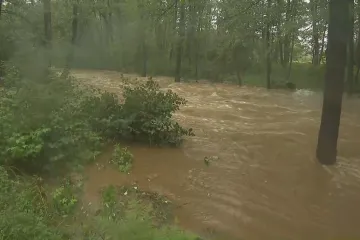Na Plzeňsku hrozí kvůli dešti povodně. Hasiči zasahovali na pražském vršovickém nádraží