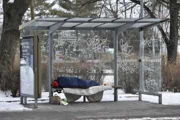 Zmizí z centra Brna stříšky na zastávkách? Smlouva s jejich majitelem neplatí